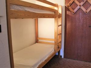 a small room with a bunk bed in it at Appartement Vars, 1 pièce, 4 personnes - FR-1-330B-134 in Vars