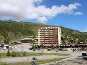 a large building in front of a mountain at Appartement Vars, 1 pièce, 4 personnes - FR-1-330B-143 in Vars