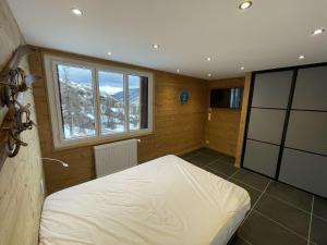 a bedroom with a bed in a room with a window at Appartement Vars, 3 pièces, 8 personnes - FR-1-330B-146 in Vars