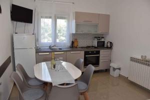 Kuchyňa alebo kuchynka v ubytovaní Apartment in Biograd na Moru - Biograd Riviera 8171
