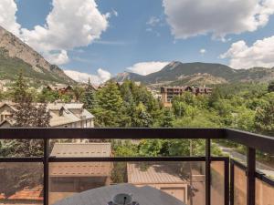 a balcony with a view of the mountains at Appartement Briançon, 2 pièces, 4 personnes - FR-1-330C-100 in Briançon