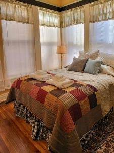 Llit o llits en una habitació de Musem hilltop place