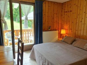 a bedroom with a bed and a large window at Appartement calme 4 pers, pied des pistes avec parking - FR-1-342-160 in Arêches