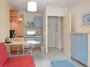 Кухня или кухненски бокс в Appartement Golfe Juan, 2 pièces, 4 personnes - FR-1-252-140