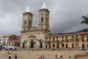 an old church with two towers with people in front of it at Acogedor apartamento en Fusagasugá in Fusagasuga