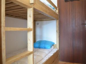 Appartement Le Grand-Bornand, 1 pièce, 4 personnes - FR-1-241-201にある二段ベッド