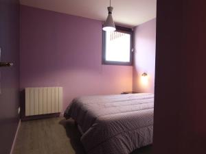 Appartement Puy-Saint-Vincent, 3 pièces, 6 personnes - FR-1-330G-15にあるベッド