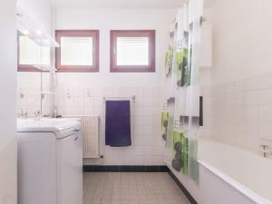 Uma casa de banho em Appartement Briançon, 4 pièces, 8 personnes - FR-1-330C-55