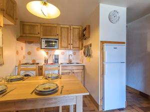 ครัวหรือมุมครัวของ Appartement Le Monêtier-les-Bains, 2 pièces, 4 personnes - FR-1-330F-158