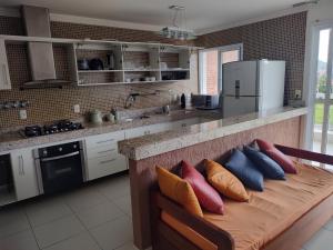 Nhà bếp/bếp nhỏ tại Mirante Ubatuba