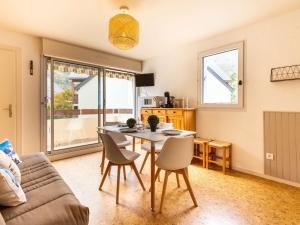 Televízia a/alebo spoločenská miestnosť v ubytovaní Charmant Appart, Proche Thermes et Téléphérique, Parking Gratuit, Animaux Acceptés - FR-1-296-445