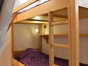 a bunk bed with a ladder on the bottom bunk at Appartement 3 pièces, 6 pers, proche pistes, parking - FR-1-180-365 in Les Allues