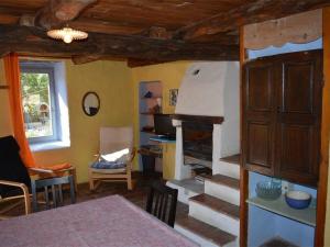 Kuchyň nebo kuchyňský kout v ubytování Gîte 2 pièces avec climatisation et animaux admis à Grospierres - FR-1-382-64