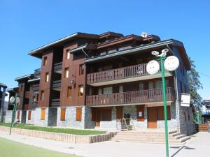 Tòa nhà nơi căn hộ tọa lạc