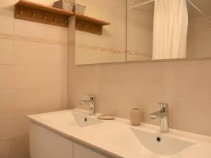 a white bathroom with a sink and a mirror at Studio mezzanine proche pistes pour 5 pers. - FR-1-180-366 in Les Allues +21 photos