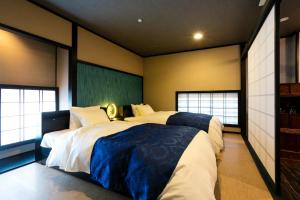 En eller flere senge i et værelse på 京よろず