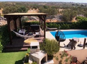 Swimmingpoolen hos eller tæt på Villa Lavandina