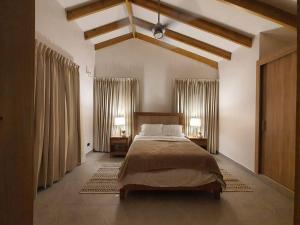 a bedroom with a large bed and two night stands at Villa en la montaña in Jarabacoa