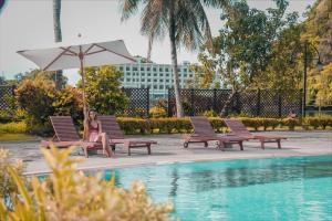 Swimming pool sa o malapit sa Palau Royal Resort