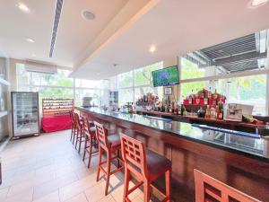 帛琉皇家度假村酒店酒廊或酒吧区