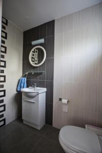 Koupelna v ubytování Merab Napa Suites + 32 fotografií