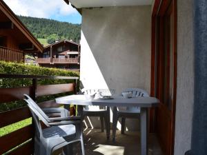 a table and chairs on a balcony with a view at Appartement Le Grand-Bornand, 2 pièces, 6 personnes - FR-1-241-212 in Le Grand-Bornand