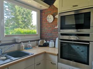 Dapur atau dapur kecil di Sonnenhaus Brodersby