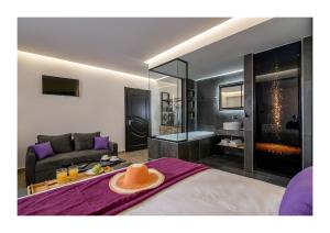 Postel nebo postele na pokoji v ubytování Platinum Suites
