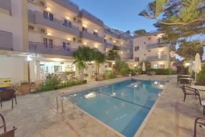 Bazén v ubytovaní Marirena Hotel alebo v jeho blízkosti