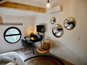 TV a/nebo společenská místnost v ubytování Port Miou - Coliving - Mas des Sous Bois