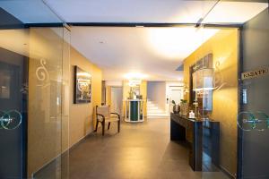 Kuchyň nebo kuchyňský kout v ubytování FALIREON HOTEL