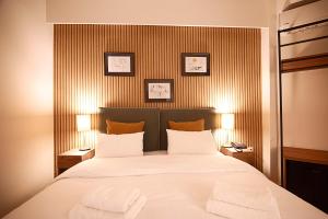 Postel nebo postele na pokoji v ubytování FALIREON HOTEL