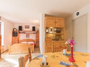 Køkken eller tekøkken på Charmant studio 4 pers, jardin sud, Serre-Chevalier - FR-1-330E-44 + 4 billeder