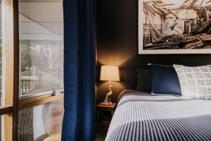 Istana Lodge - Daylesford Region tesisinde bir odada yatak veya yataklar