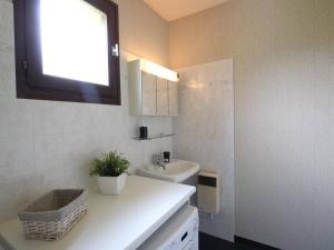 Appartement Vallouise-La Casse, 2 pièces, 5 personnes - FR-1-330G-84にあるバスルーム