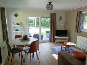 Imagem da galeria de Cozy cottage TOLVE met 4 fietsen vlakbij natuurgebieden Drents Friese Wold, Fochteloërveen en gevangenisdorp Veenhuizen em Oosterwolde