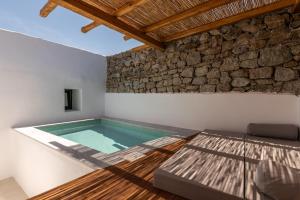 A piscina localizada em Mykonos Drops ou nos arredores