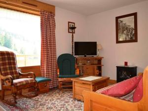 a living room with a couch and chairs and a tv at Appartement Le Grand-Bornand, 3 pièces, 6 personnes - FR-1-241-177 in Le Grand-Bornand