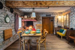 Posedenie v ubytovaní Rustic Cozy house Pupy