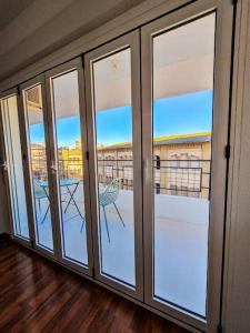 A balcony or terrace at Lujoso piso en Plaza de Toros