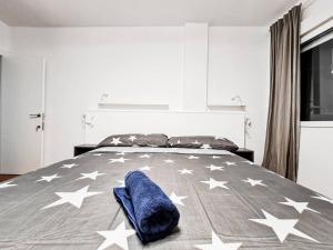 A bed or beds in a room at Lujoso piso en Plaza de Toros