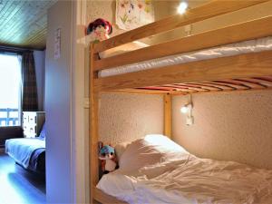 a bunk bed with a wooden bunk bed with a stuffed animal at Studio 4 pers avec balcon - Animaux admis - Parking gratuit - FR-1-330-131 in Risoul