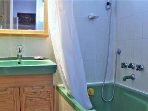 a bathroom with a green sink and a shower at Appartement au pied des pistes avec balcon à Risoul - FR-1-330-146 in Risoul +12 photos