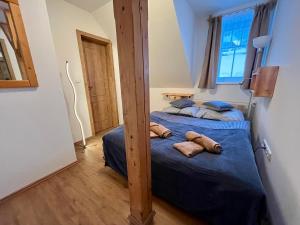 Postel nebo postele na pokoji v ubytování Chata Hubertka Krkonoše