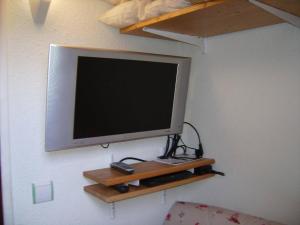 リスルにあるAppartement Risoul, 2 pièces, 4 personnes - FR-1-330-39の壁掛け薄型テレビ