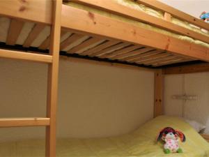 Ένα ή περισσότερα κρεβάτια σε δωμάτιο στο Studio coin montagne au pied des pistes - 4 couchages - Risoul 1850 - FR-1-330-88