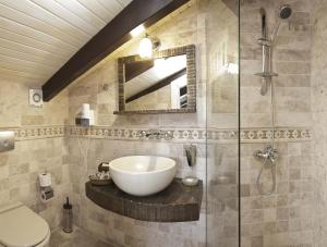 Kopalnica v nastanitvi Assos Behram Special Class Hotel Adults Only