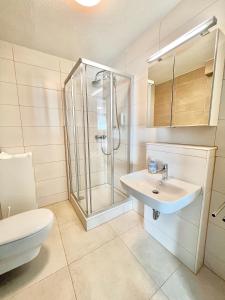 a bathroom with a shower and a sink and a toilet at Pent - Aparthotel Crailsheim in Crailsheim