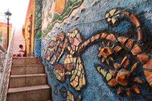 a painting of a butterfly on the side of a wall at Casa Mari y Santi Appartement 3 in Santiago de Cuba