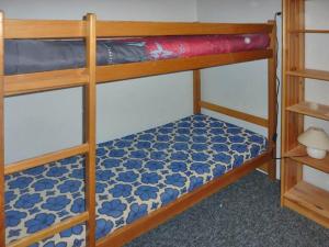 Bunk bed o mga bunk bed sa kuwarto sa Appartement Les Orres, 1 pièce, 4 personnes - FR-1-322-12